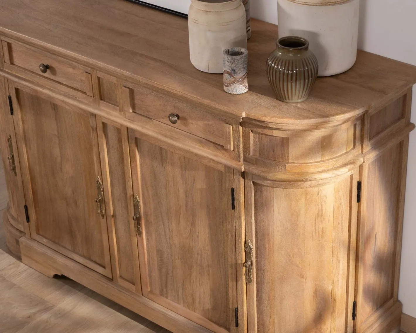 Hot Bahut en manguier massif avec bords arrondis 150 cm "Eglantine" Buffet Et Bahut