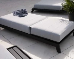 Hot Bain de soleil confort tissu Sunbrella gris clair structure aluminium noire