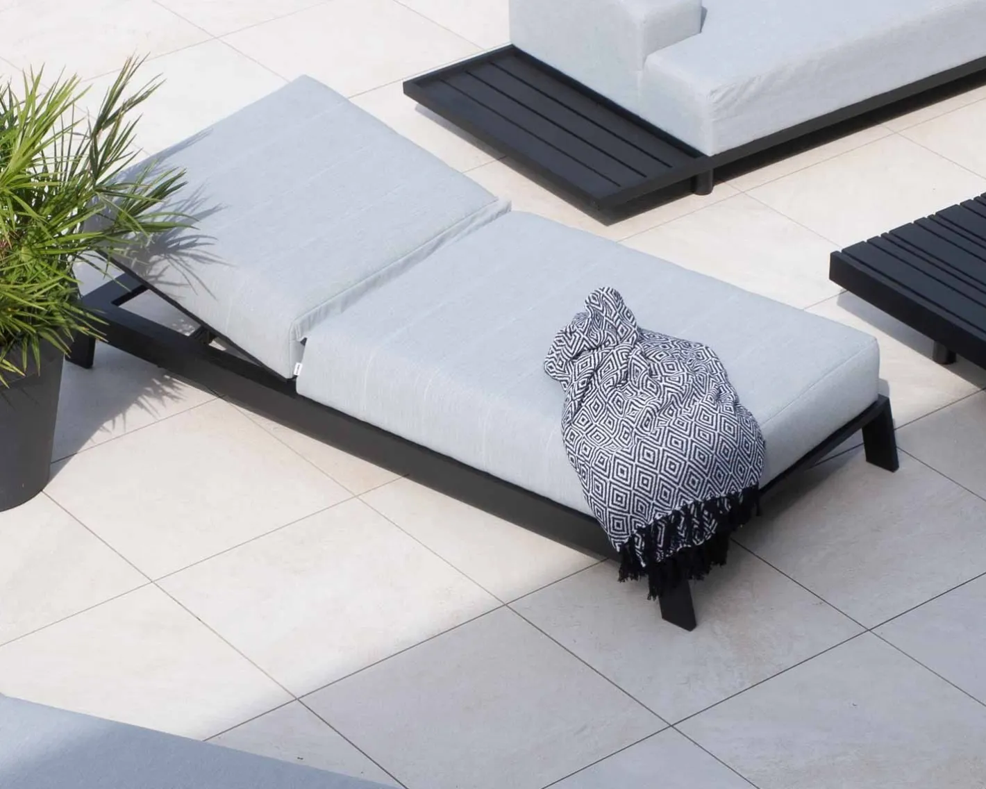 Hot Bain de soleil confort tissu Sunbrella gris clair structure aluminium noire "Terrasse" Bain De Soleil