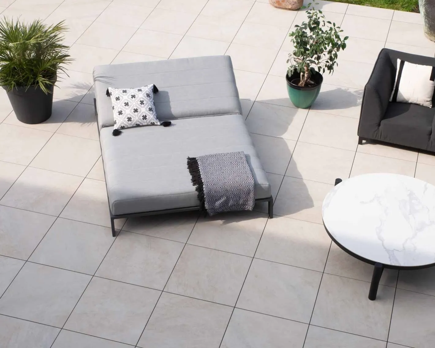 Hot Bain de soleil double moderne et confortable gris clair "Terrasse" structure anthracite Bain De Soleil