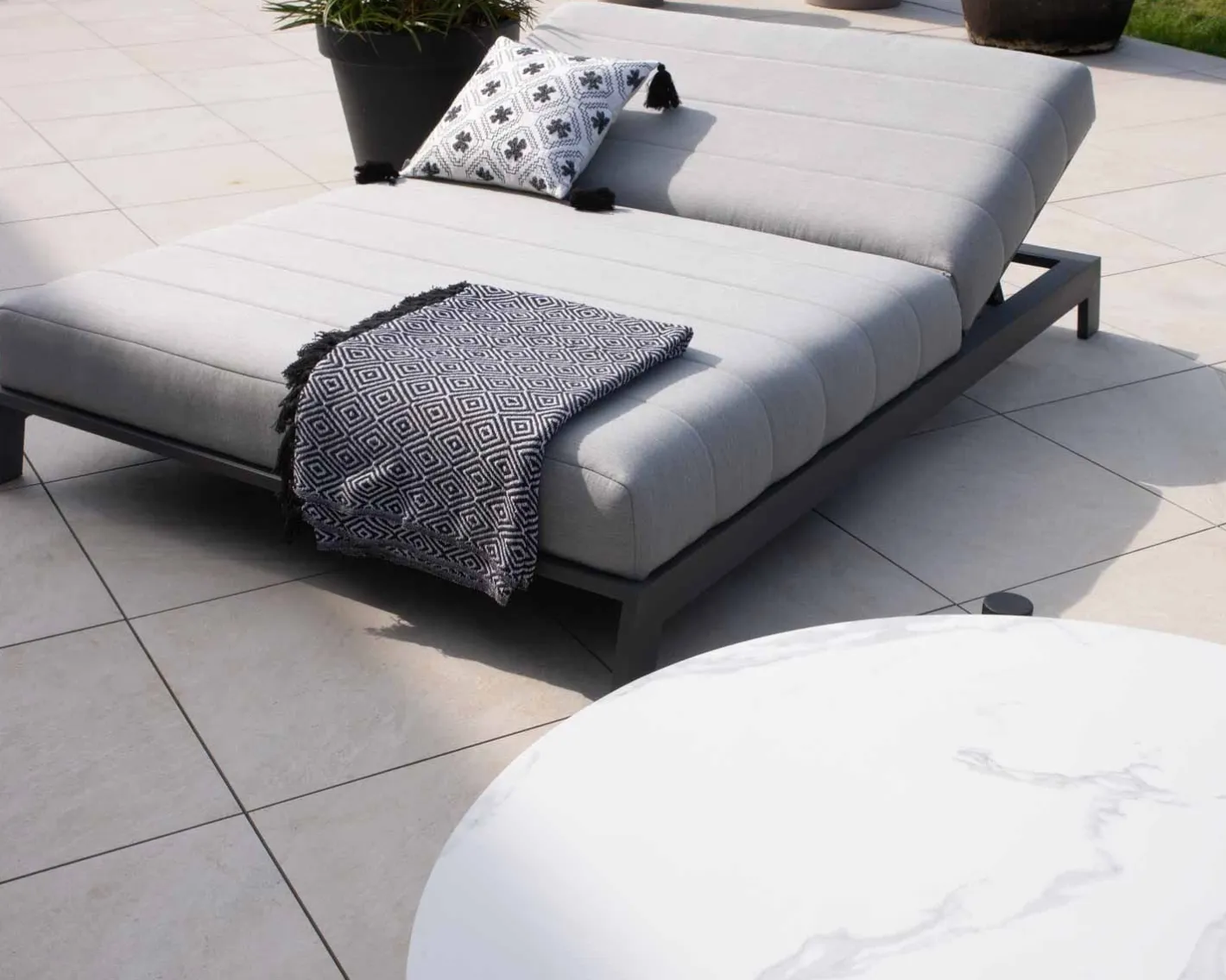 Hot Bain de soleil double moderne et confortable gris clair "Terrasse" structure anthracite Bain De Soleil