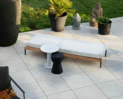 New Bain de soleil matelassé en teck, aluminium et tissu gris clair 