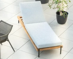 New Bain de soleil matelassé en teck, aluminium et tissu gris clair 