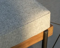 New Bain de soleil matelassé en teck, aluminium et tissu gris clair 