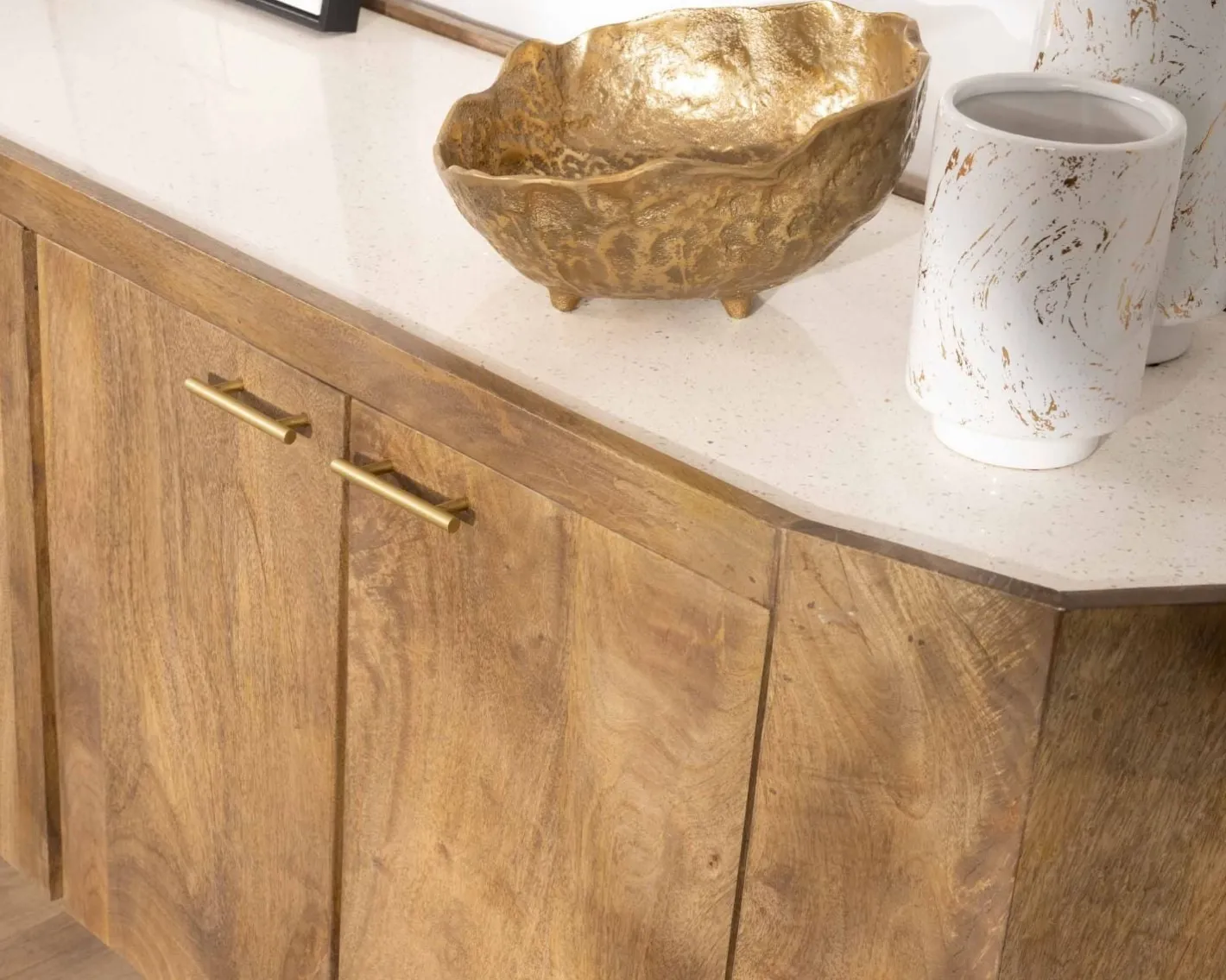 Sale Buffet arrondi avec plateau en terrazzo blanc et pieds métal doré "Bruges" Buffet Et Bahut