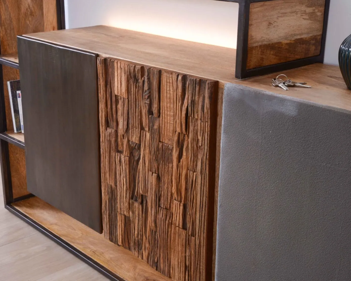 Hot Buffet design bois massif avec LED et décor métal et ciment "Mezzo" Buffet Et Bahut