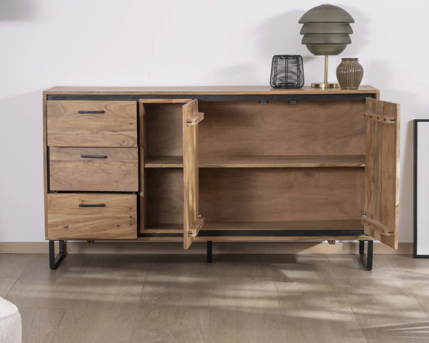 Outlet Buffet industriel 160 cm en acacia "Baltik" avec portes, tiroirs et niches Buffet Et Bahut