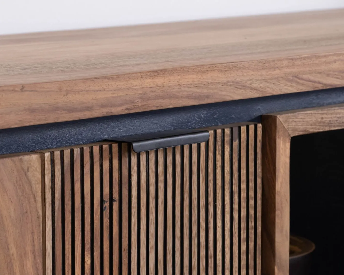 Outlet Buffet multi-rangements avec étagères en verre "Enoa" en palissandre et acacia 200 cm Buffet Et Bahut