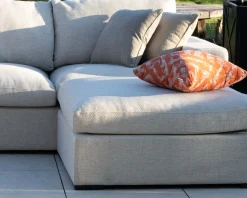 New Canapé d'extérieur ultra confort en tissu beige chiné et coussins décos "Toliara" avec module ottoman Canapé De Jardin