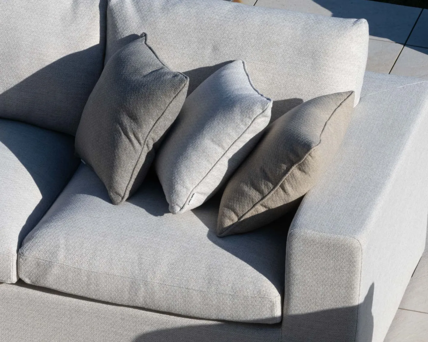 New Canapé d'extérieur ultra confort en tissu beige chiné et coussins décos "Toliara" avec module ottoman Canapé De Jardin