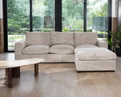 Canapé 3 places avec pouf ottoman carré en velours côtelé gris chaud