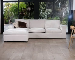 Discount Canapé 3 places avec pouf ottoman carré en tissu doux et bouclé blanc chiné 