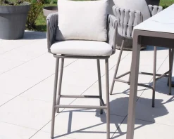 Outlet Chaise de bar ultra chic dossier en tissu tressé gris et pieds aluminium 