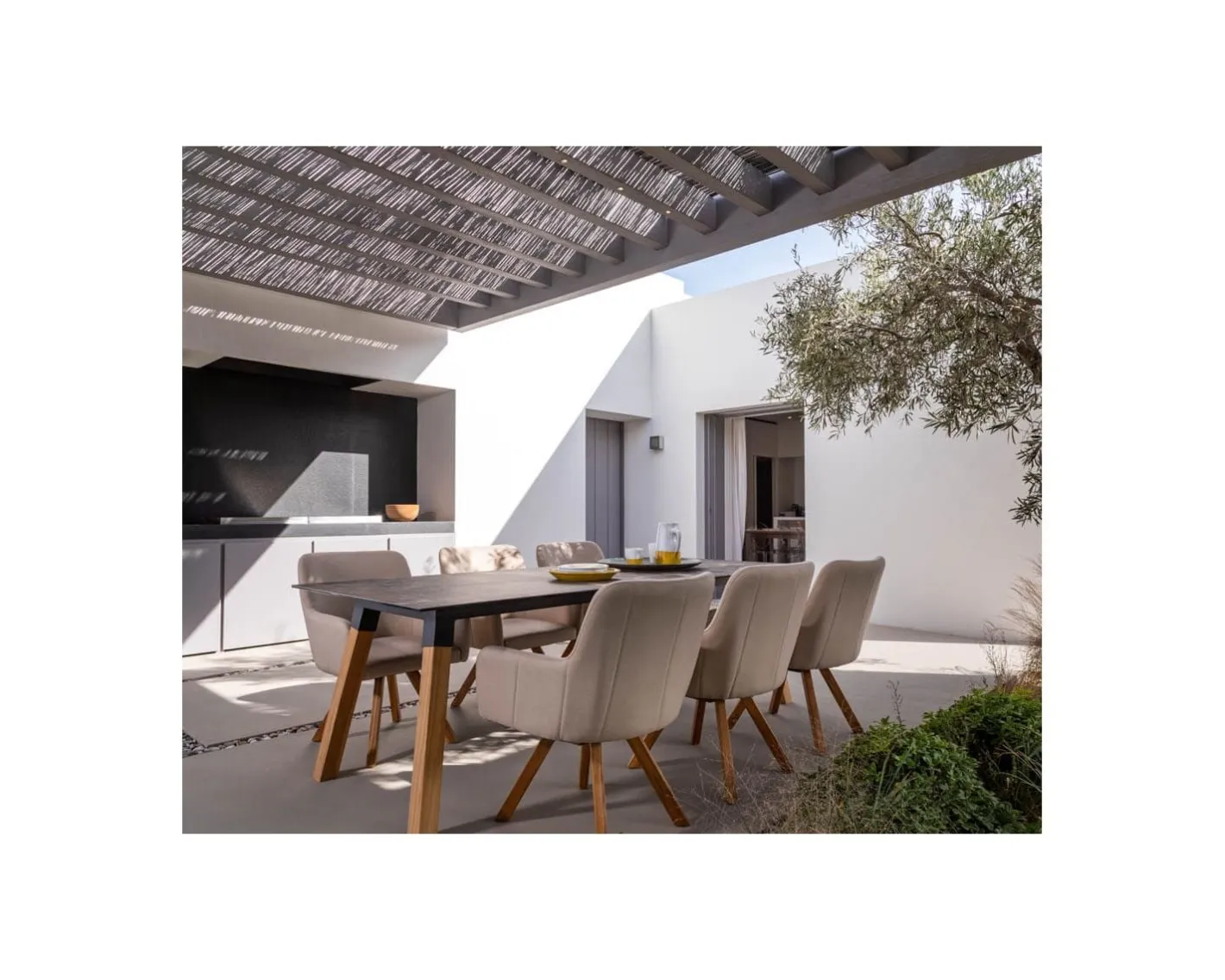 Chaise de jardin tissu Sunbrella blanc cassé pieds teck "Lombok" Chaise