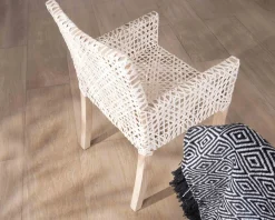 Best Chaise de repas avec accoudoirs en cuir blanc tressé et teck "Mambow" Chaise