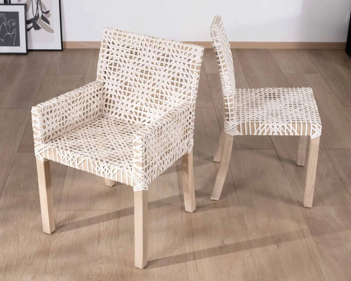 Best Chaise de repas avec accoudoirs en cuir blanc tressé et teck "Mambow" Chaise