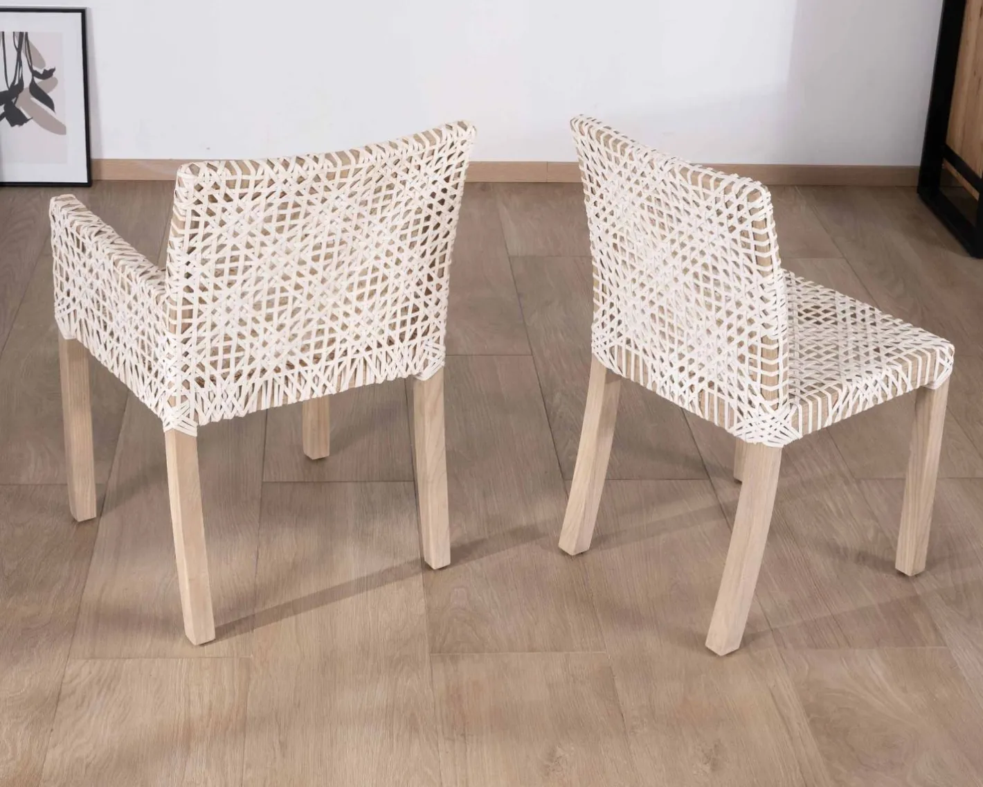 Best Chaise de repas avec accoudoirs en cuir blanc tressé et teck "Mambow" Chaise