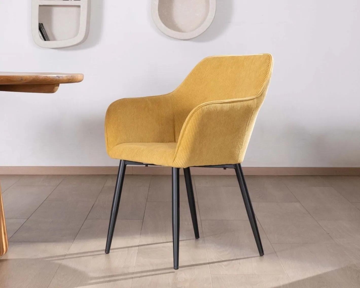 Clearance Chaise de repas avec accoudoirs en velours côtelé jaune "Scotty" et pieds métal noir Chaise