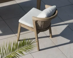 Sale Chaise de repas confortable et haut de gamme en teck sablé avec coussins beiges 