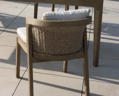 Sale Chaise de repas confortable et haut de gamme en teck sablé avec coussins beiges 