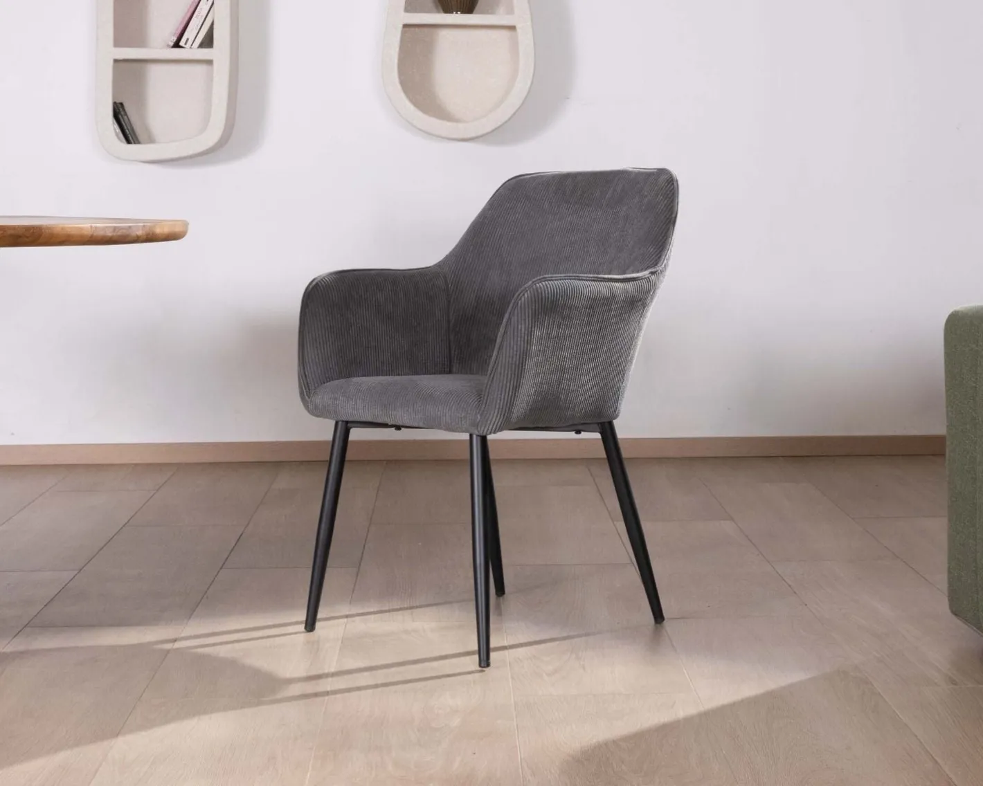 New Chaise de repas contemporaine en tissu velours gris foncé "Scotty" avec accoudoirs et pieds métal noir Chaise