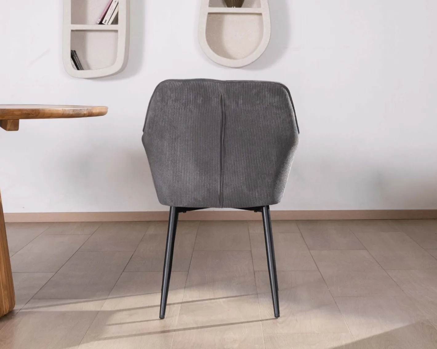 New Chaise de repas contemporaine en tissu velours gris foncé "Scotty" avec accoudoirs et pieds métal noir Chaise