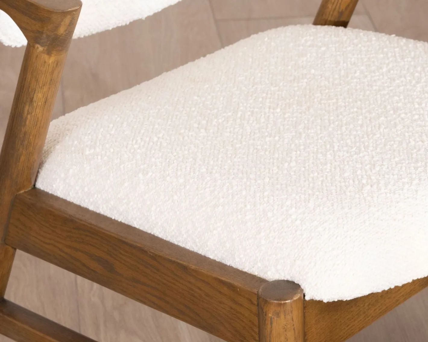 Best Chaise de repas design en frêne foncé et tissu bouclette "Isadora" Chaise