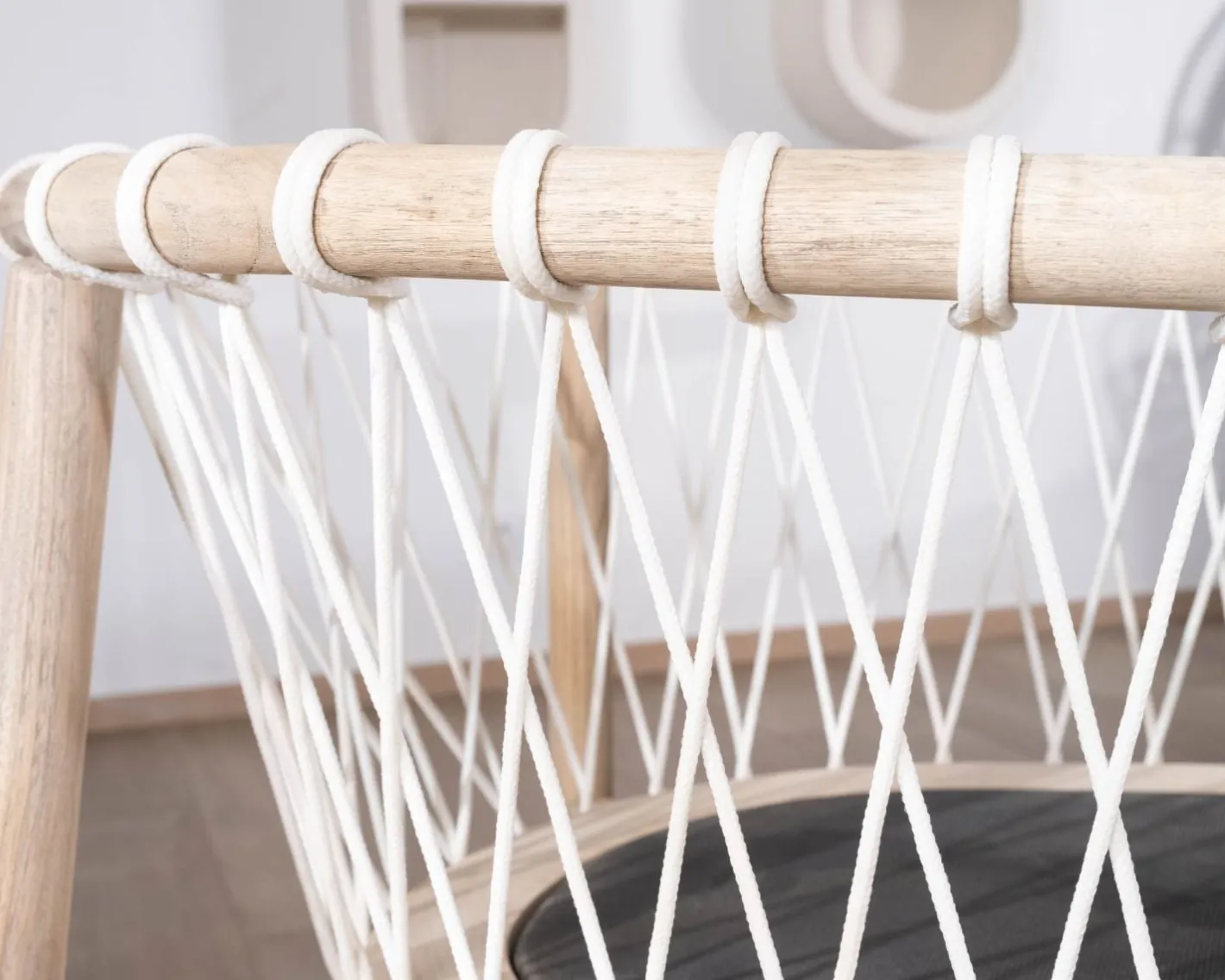 Online Chaise de repas en bois et corde tressée "Katue" Chaise