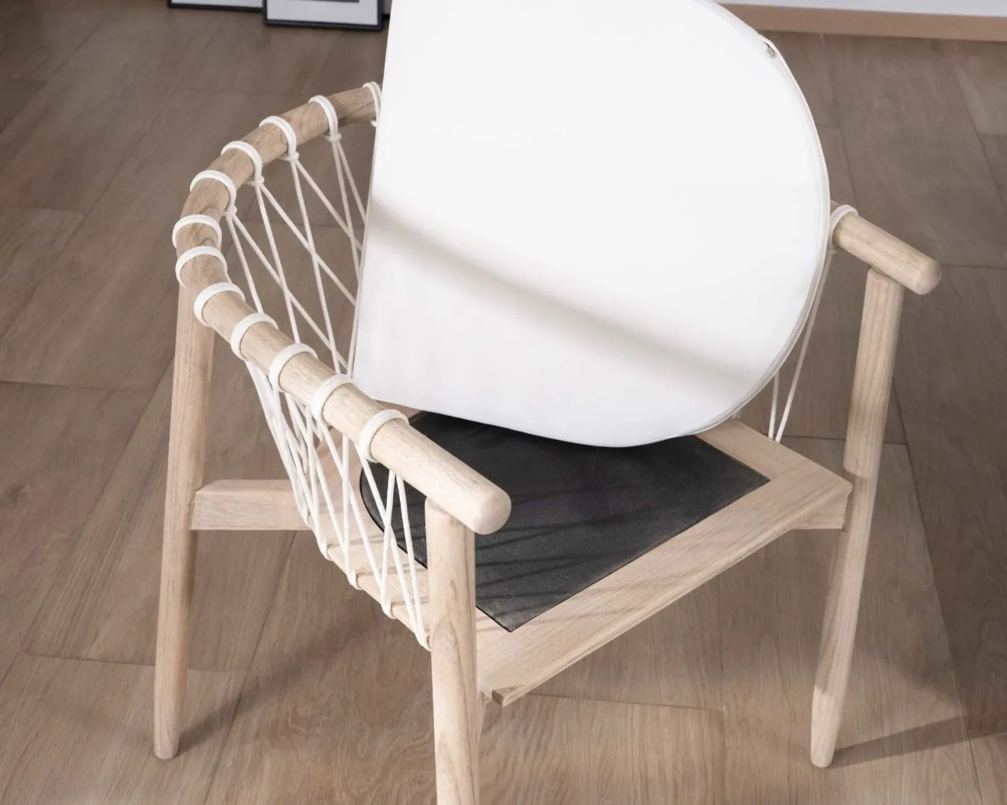 Online Chaise de repas en bois et corde tressée "Katue" Chaise