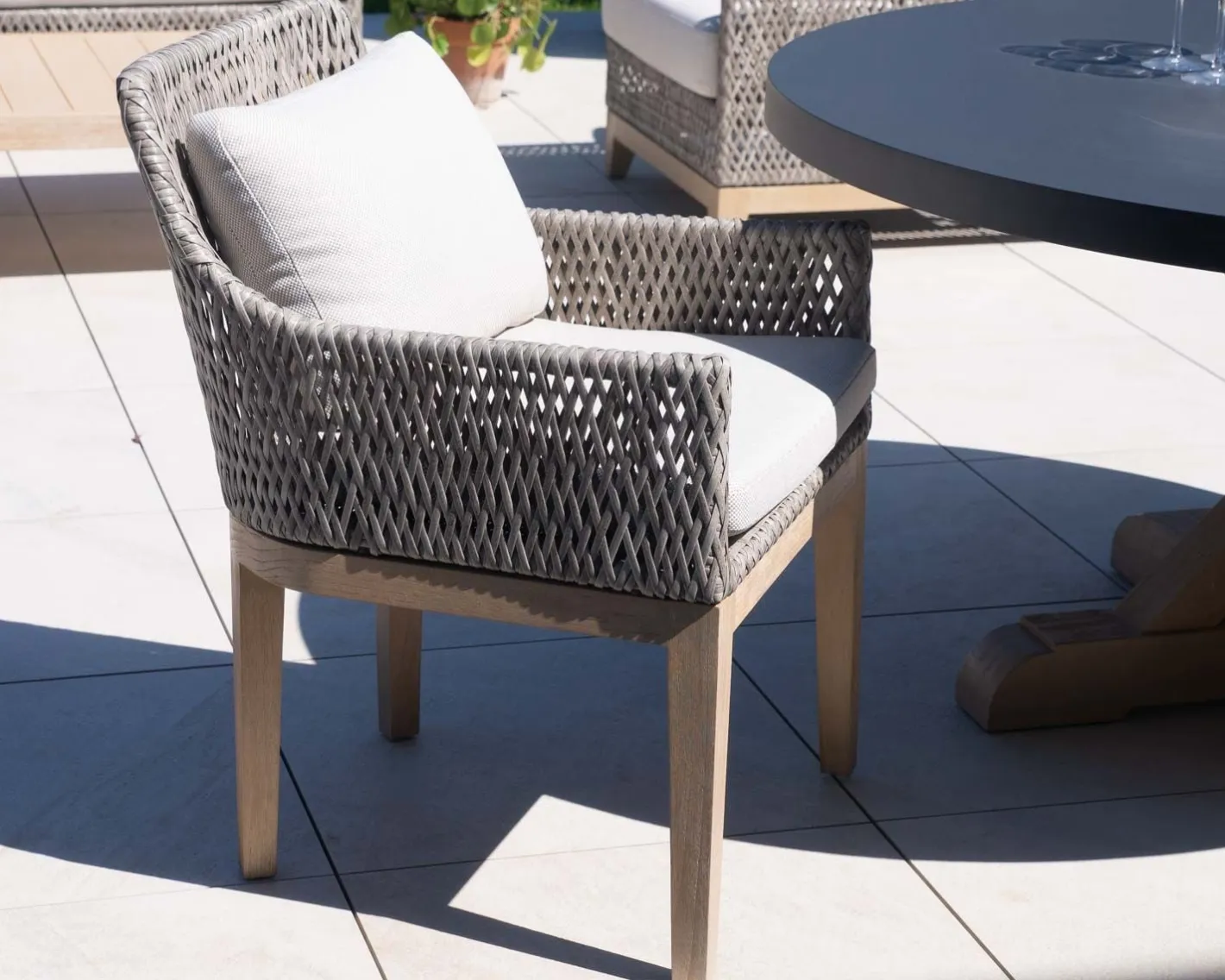 Clearance Chaise d'extérieur haut de gamme tressée en teck et textile chiné "Porticcio" Chaise