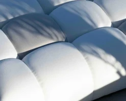Discount Chaise longue haut de gamme en tissu beige et gris clair "Lazy Beach" Bain De Soleil
