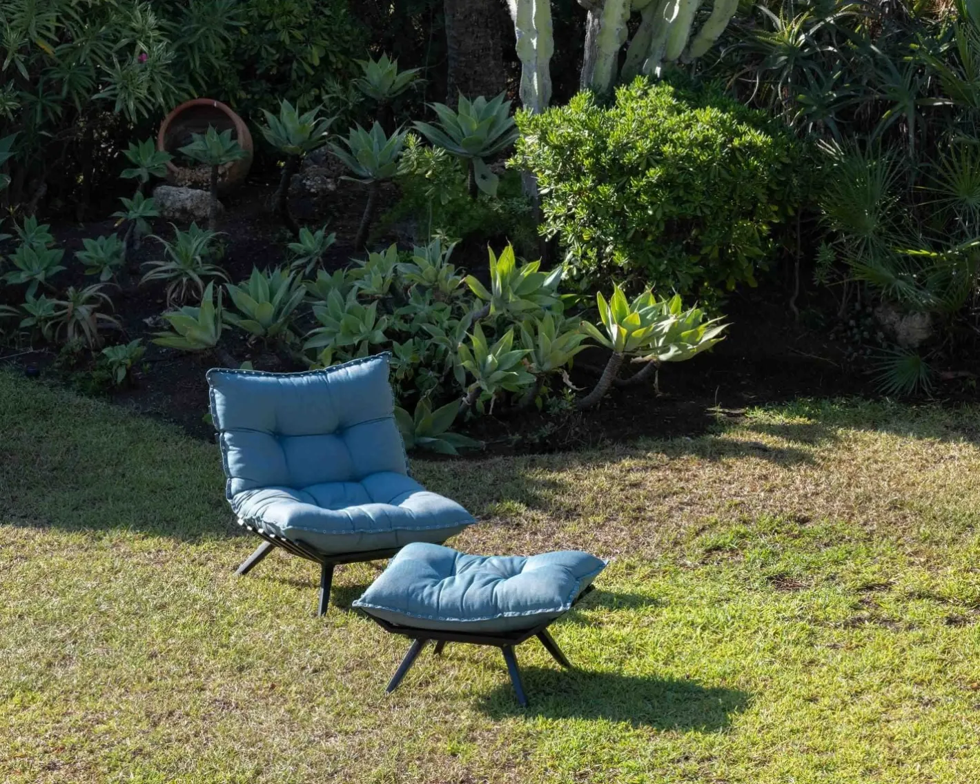 Chaise longue haut de gamme turquoise et noire avec repose-pieds modulaire "Lisca" Bain De Soleil|Fauteuil De Jardin