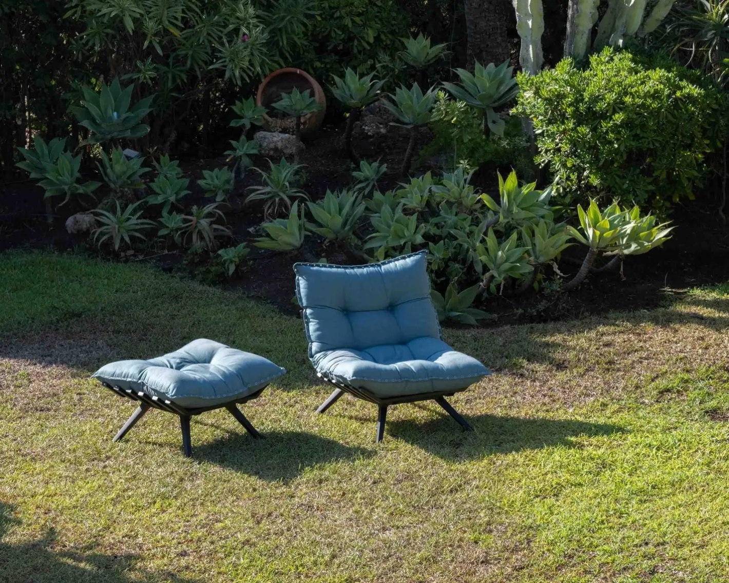 Chaise longue haut de gamme turquoise et noire avec repose-pieds modulaire "Lisca" Bain De Soleil|Fauteuil De Jardin