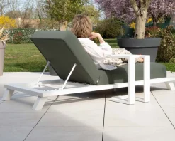 Hot Chaise longue ultra confort en tissu vert kaki et structure aluminium blanche 