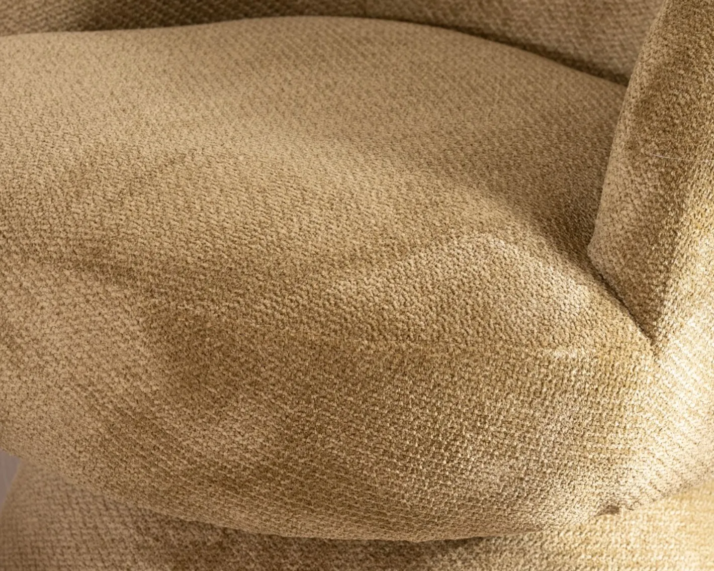 Sale Chauffeuse design enveloppant sur pied 360° en tissu chenillé vert doré "Ladoga" Fauteuil