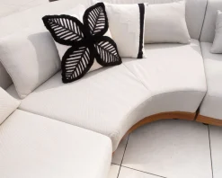Hot Coussin brodé motif feuillage ultra graphique 