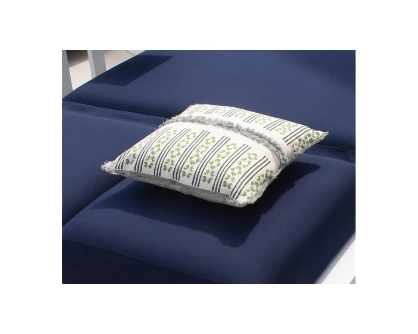 Discount Coussin décoratif carré beige et vert avec franges en lin "Solira" Décoration