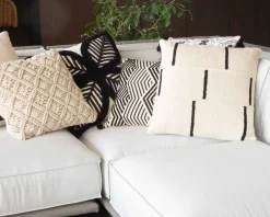 Clearance Coussin de canapé blanc cassé et noir 