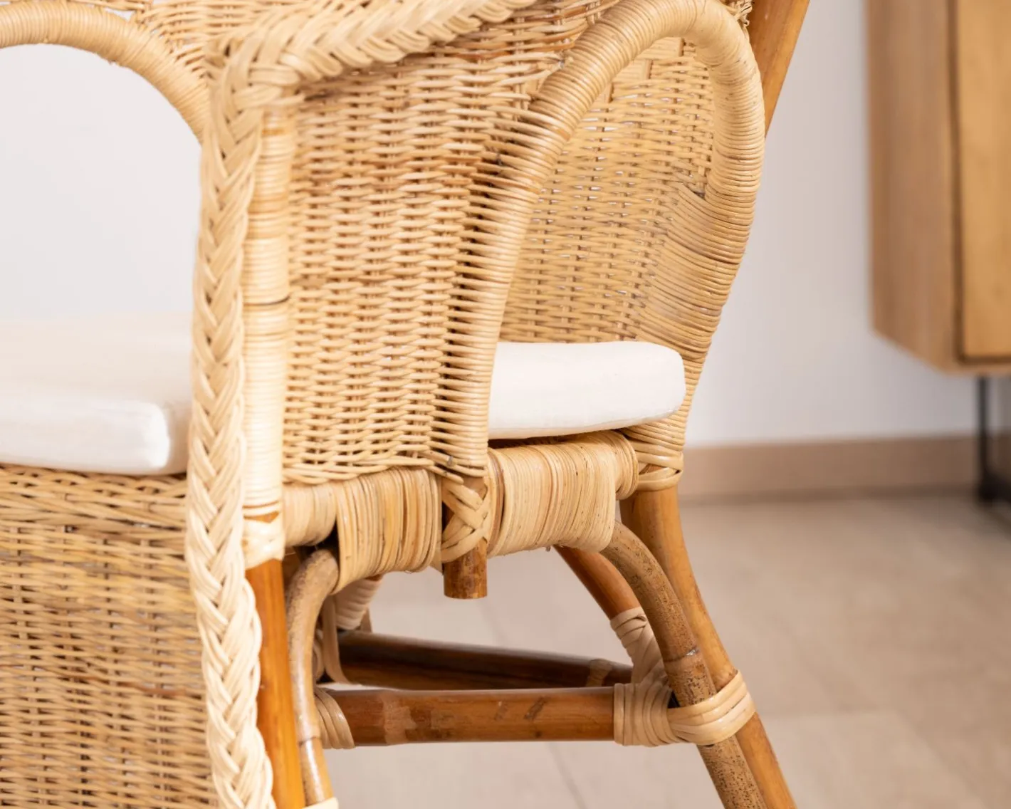 Clearance Elégant petit fauteuil en rotin tressé avec assise tissu "Noho" Fauteuil|Chaise