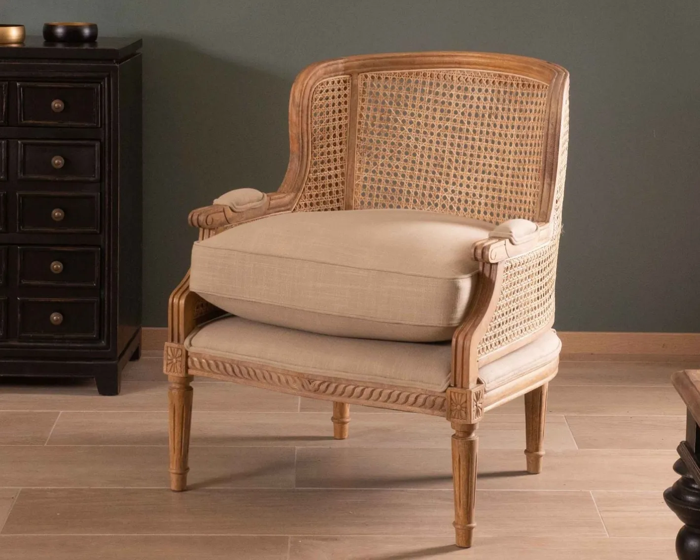 Clearance Fauteuil cannage et bois sculpté esprit vintage chic "Legacy" Fauteuil|Fauteuil Bergère