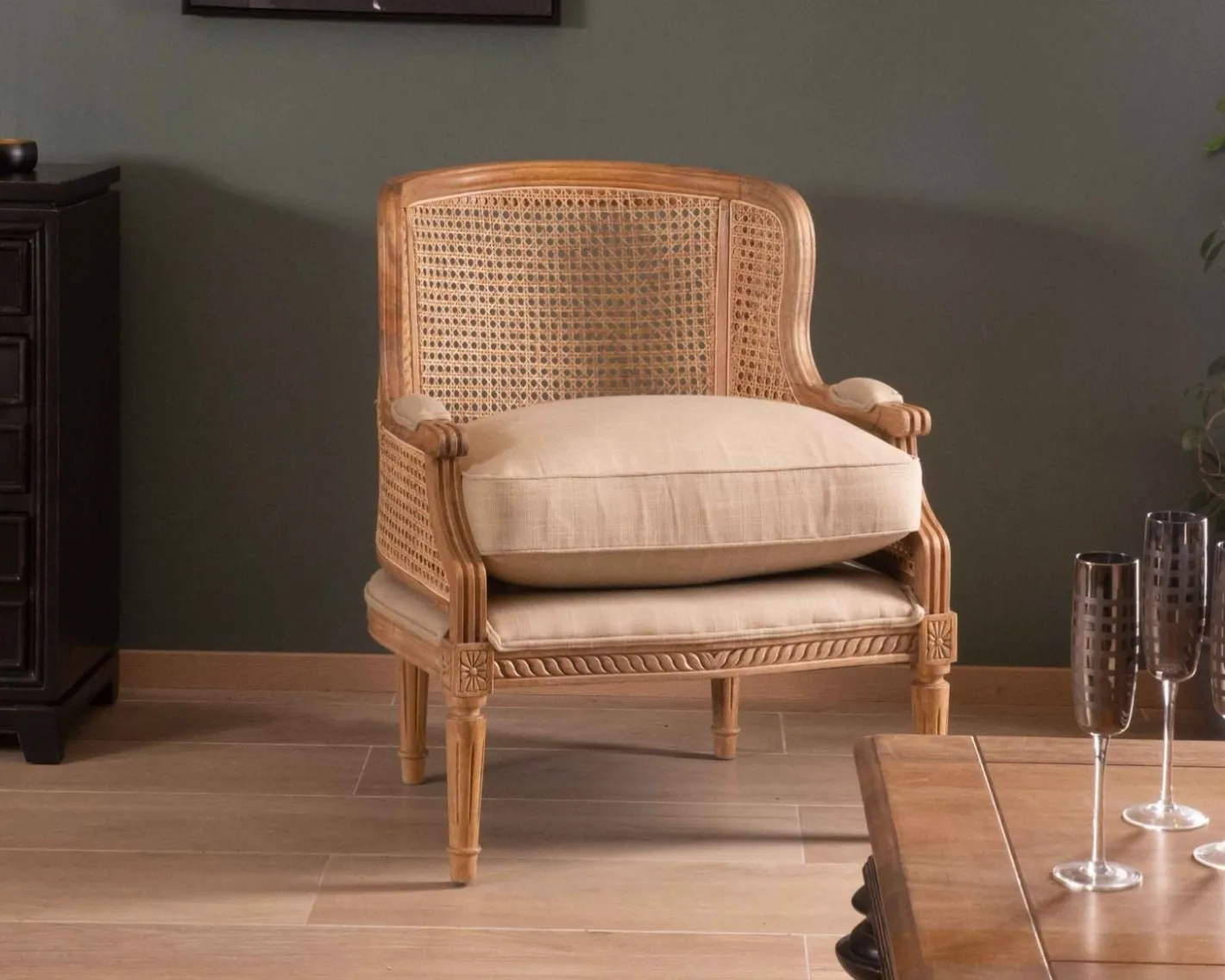 Clearance Fauteuil cannage et bois sculpté esprit vintage chic "Legacy" Fauteuil|Fauteuil Bergère