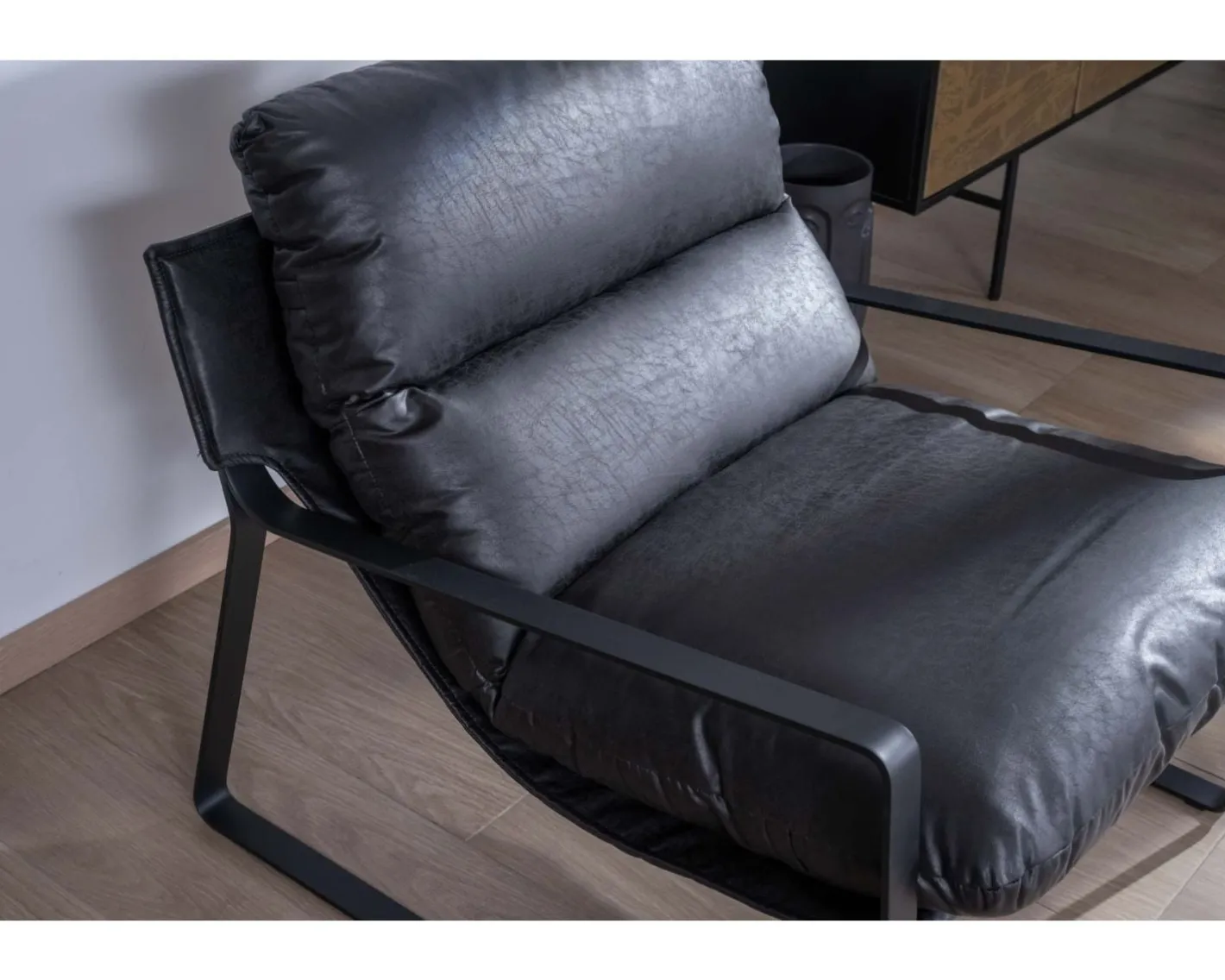 Discount Fauteuil club revisité tissu anthracite et métal noir "Torsten" Fauteuil