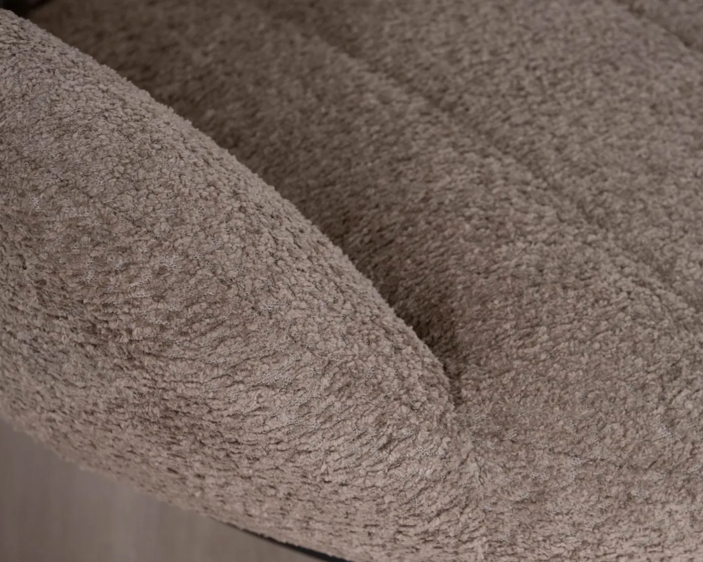 Hot Fauteuil de détente à bascule contemporain en tissu bouclette taupe "Calista" Fauteuil