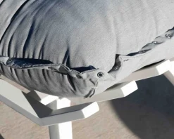 Hot Fauteuil de détente en tissu gris clair grand confort avec pouf 