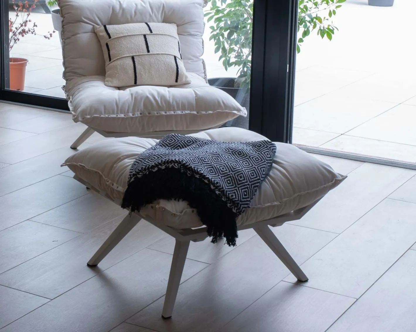 Discount Fauteuil d'extérieur blanc avec repose-pieds modulaire structure aluminium blanche "Lisca" Bain De Soleil|Fauteuil De Jardin
