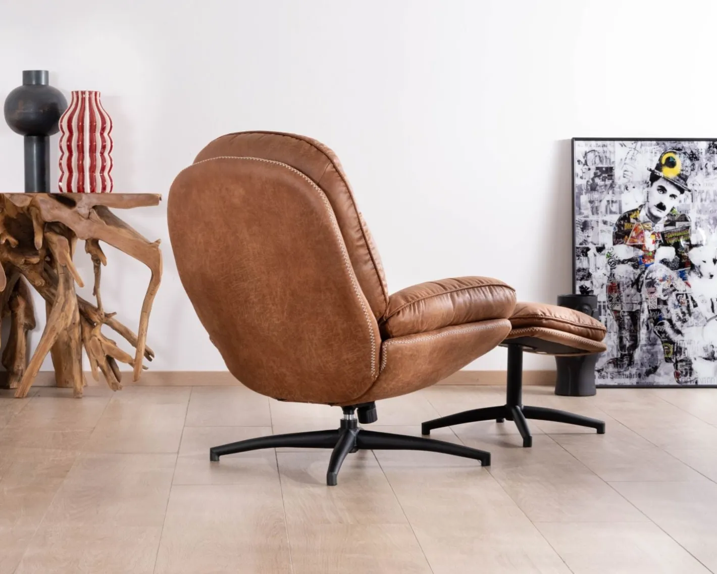 Sale Fauteuil pivotant esprit rétro avec pouf en tissu microfibre coloris havane "Branson" Fauteuil