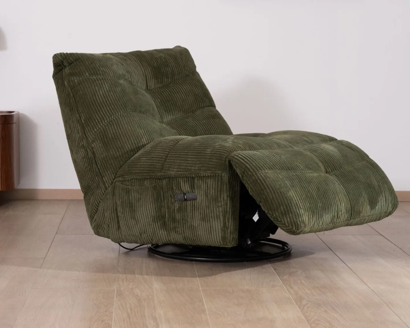 Outlet Fauteuil relax esprit cosy en velours côtelé vert "Cascada" avec inclinaison électrique Fauteuil