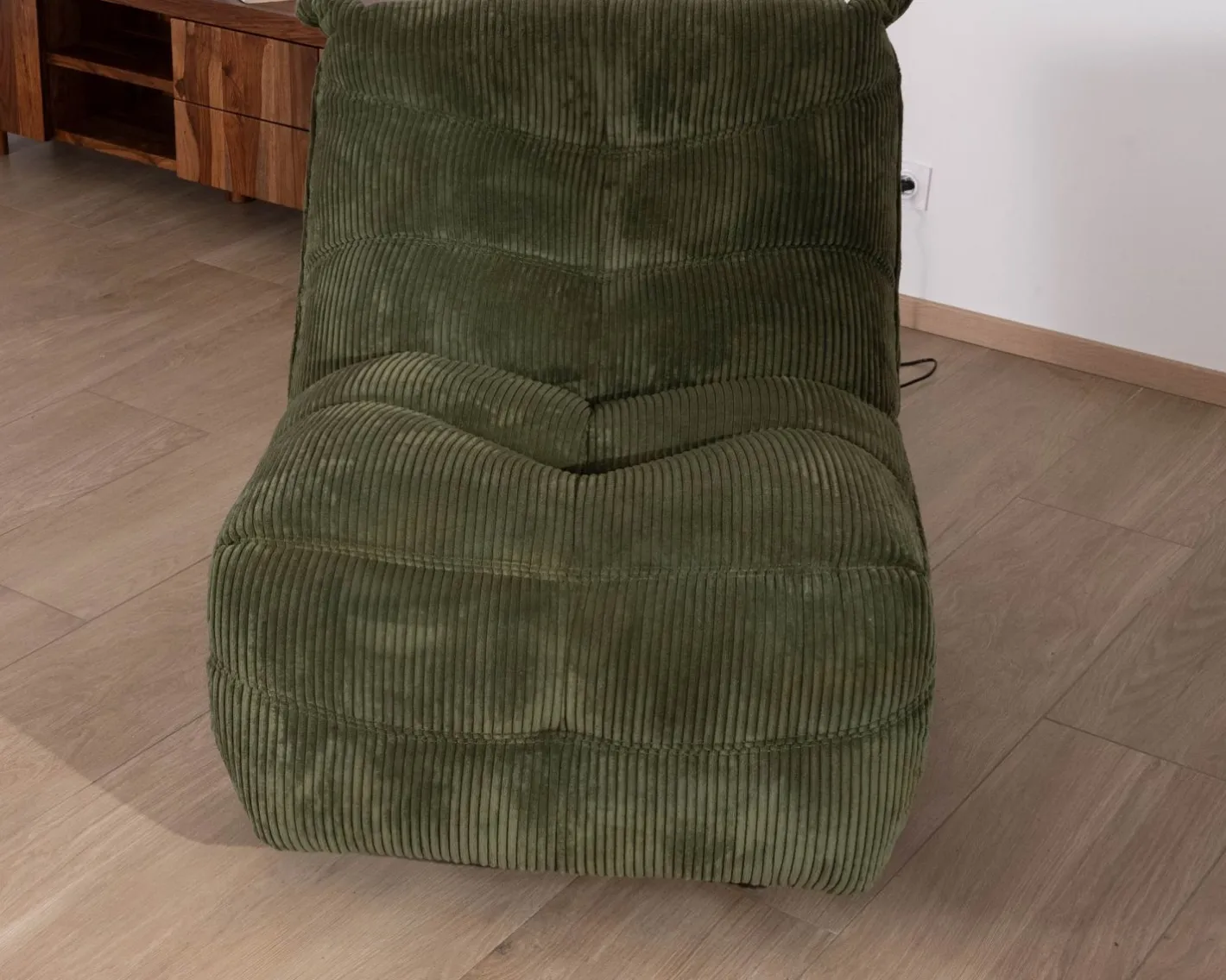 Outlet Fauteuil relax esprit cosy en velours côtelé vert "Cascada" avec inclinaison électrique Fauteuil
