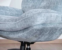 Outlet Fauteuil rotatif enveloppant avec repose-pieds "Branson" en tissu bleu glacier Fauteuil