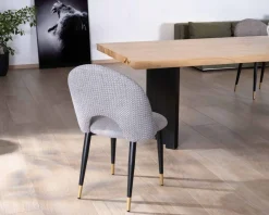 Sale Grande table de repas 260 cm acacia pieds métal noir plissés 